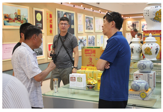 太谷縣小白鄉鰲腦、龍坪等村雜糧合作社成員一行10余人到我公司參觀學習