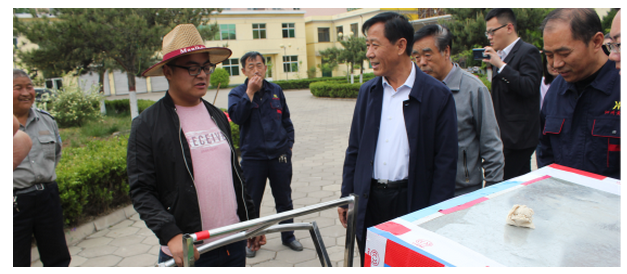 網紅小鵬徒步西藏從沁州黃集團昂首出發